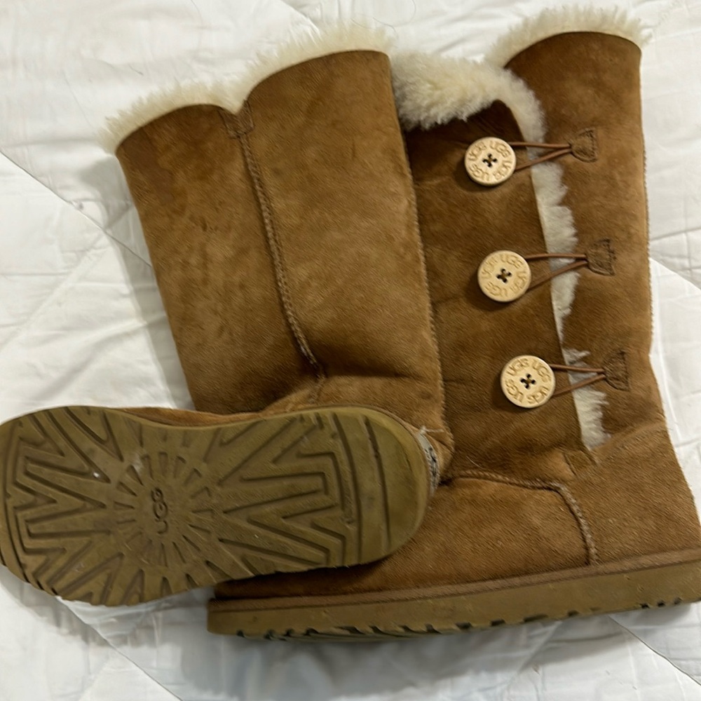 Ugg Boots worn 4 or 5 times! Love this style